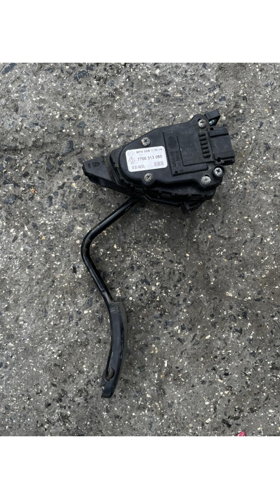 RENAULT TRAFİK 2  GAZ PEDALI 8200313060